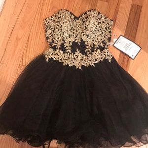 Strapless tulle black and gold dress 🖤💛
